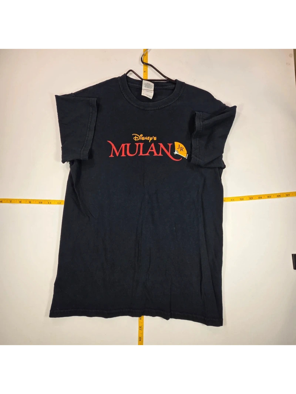Disney's Mulan Jr. graphic t-shirt Small